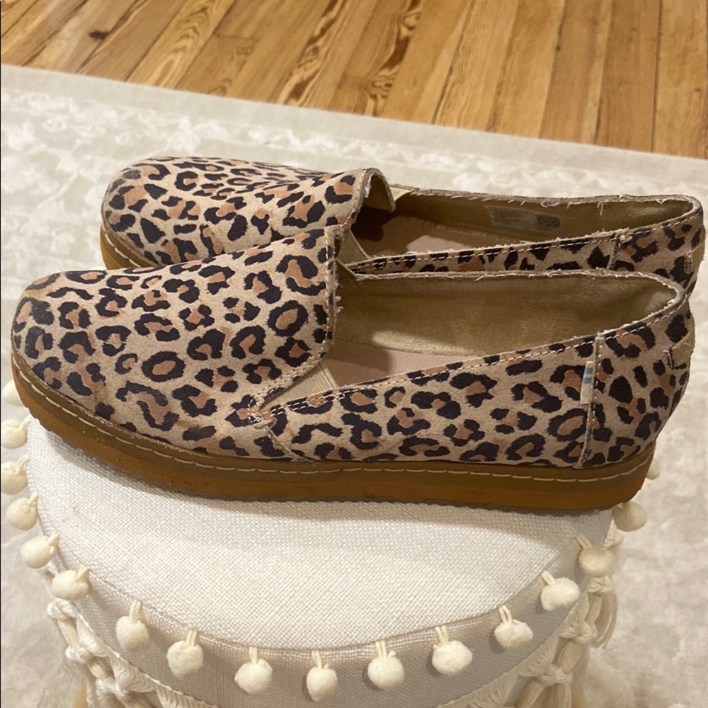 Toms Animal Print Flats size 8!! - Picture 2 of 8